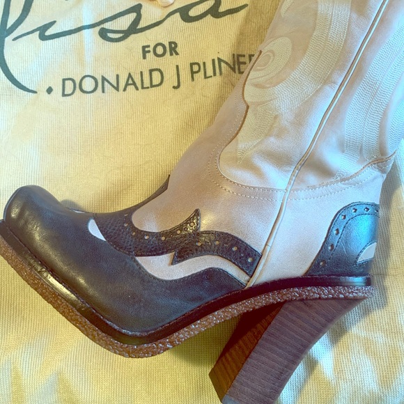 Donald Pliner Shoes - Donald Pliner Boots